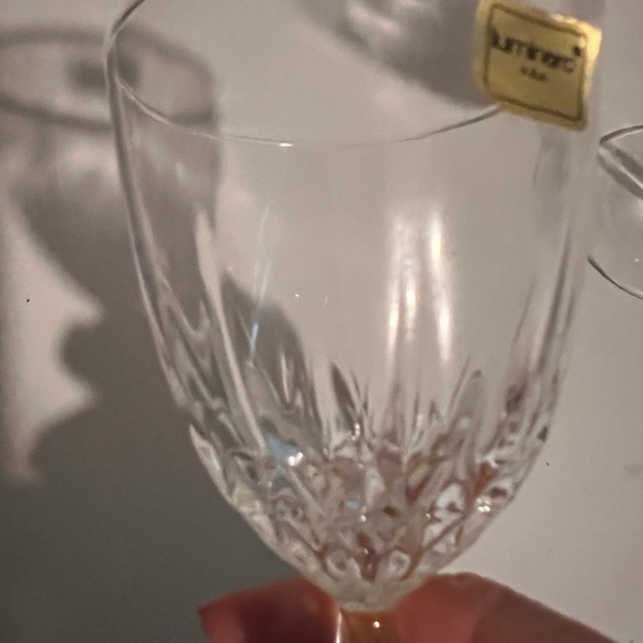 Luminarc Diamant Wine Glass 5 3/4“ X 3" - NEW- VTG- SET OF 2 - Picture 5 of 6